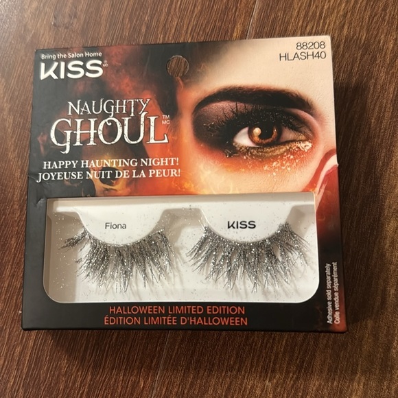 NEW in BOX 7 Sets of Assorted Bold Dramatic Fake Lashes - Picture 5 of 7